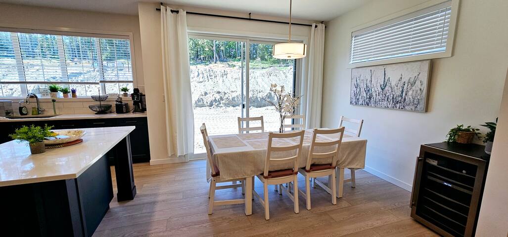 Brand New Seaside Home in Royal Bay gallery image 5