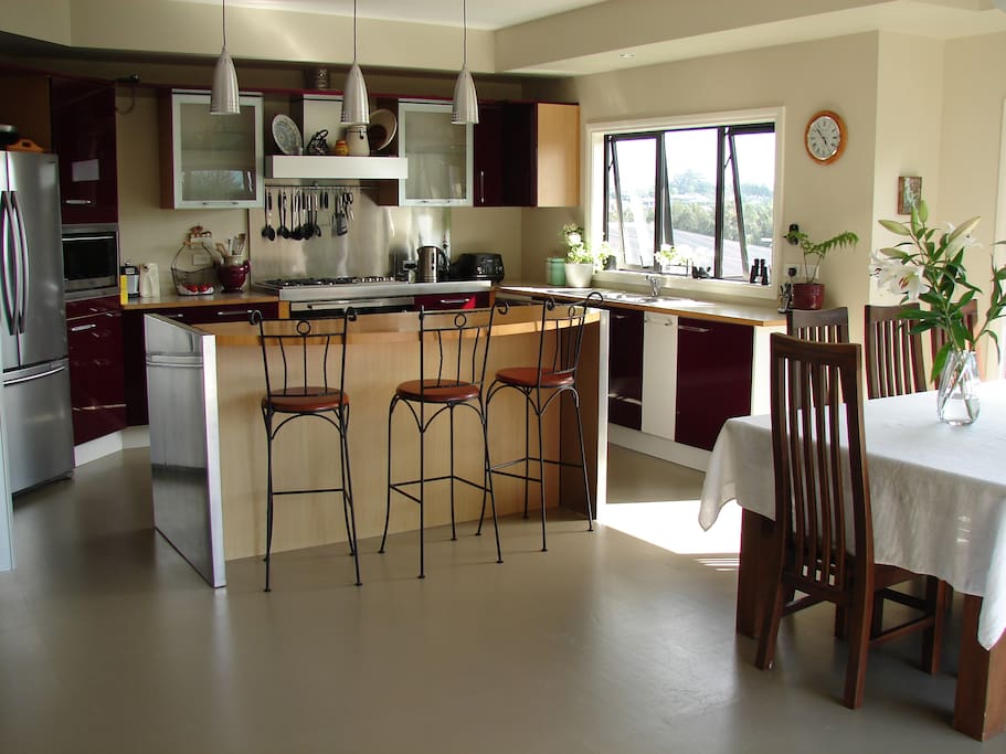 Kitchen & Dining