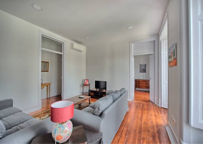 Lisbon Comfy Apartment – Metro at the door gallery image 3