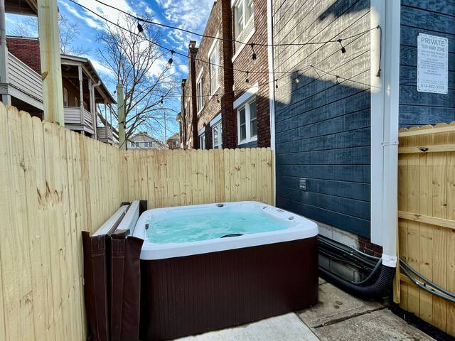 Colossal Quadplex | Hot Tub | Short North gallery image 3