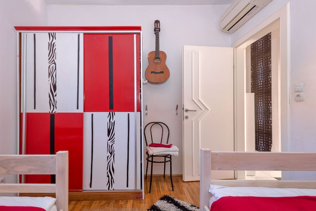 Schlafzimmer 1