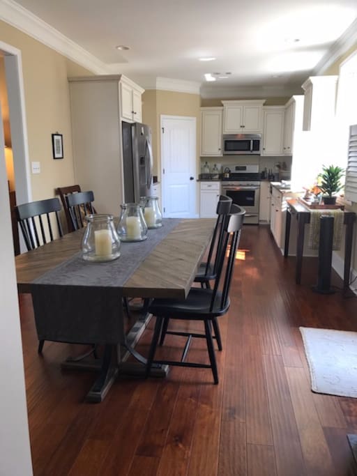 Dining area seats 6 +