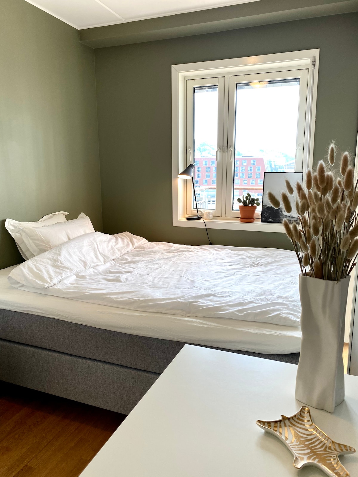 Chambre avec un lit continental de 150x200