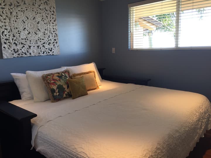 Დღის საწოლი შეიძლება გადაიქცეს დიდი ზომის საწოლად.  