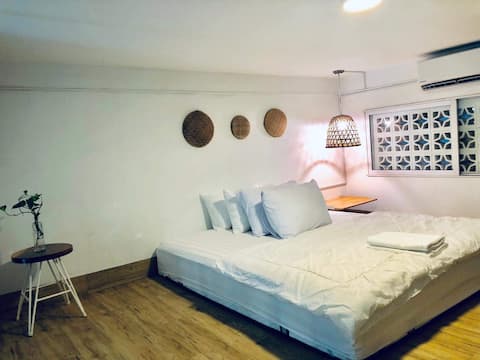 Old Market Loft Apartment-5 mins to riverside