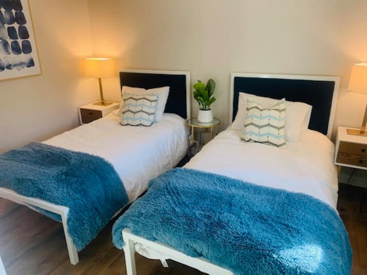 ห้องนอนเตียงคู่