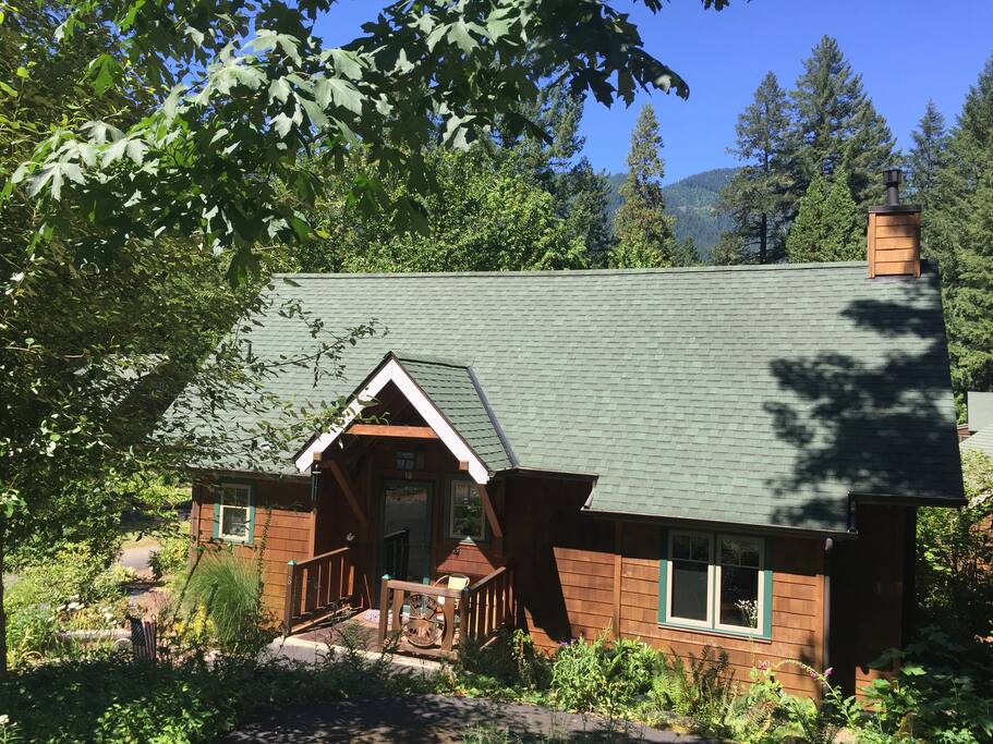 Sunny Cabin on the McKenzie River