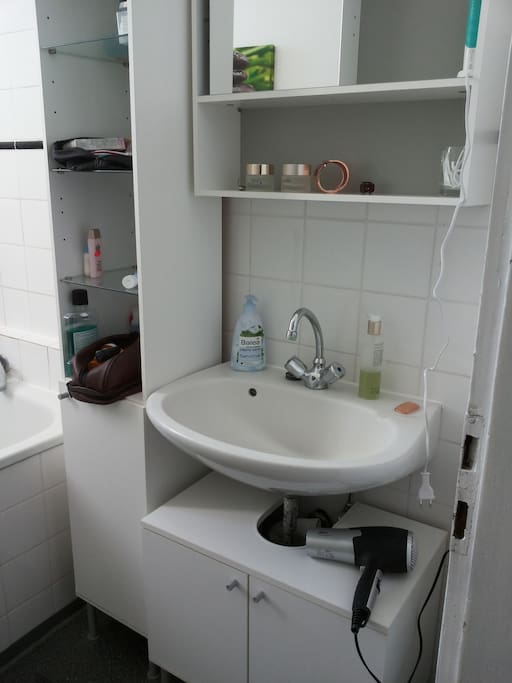 Enjoy a lot of space for ur stuff in the bathroom