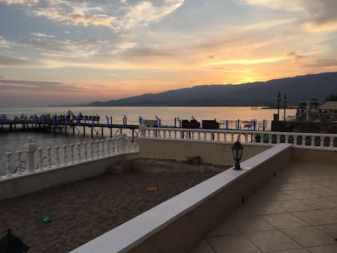 Tatil evi_denize sıfır
