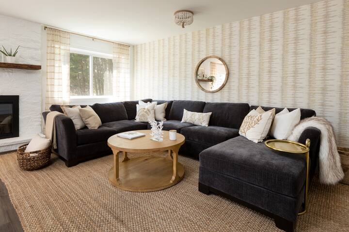 Minutes to the beach, pool, + beach pass! Westerly