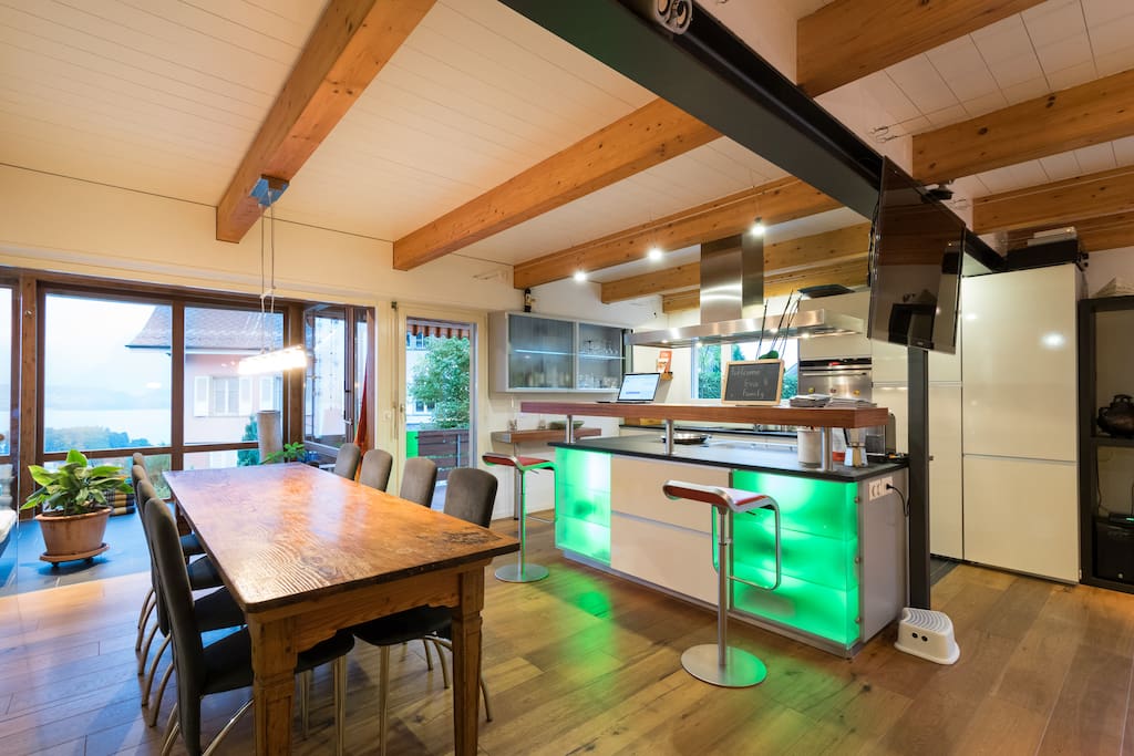 Dining & open kitchen