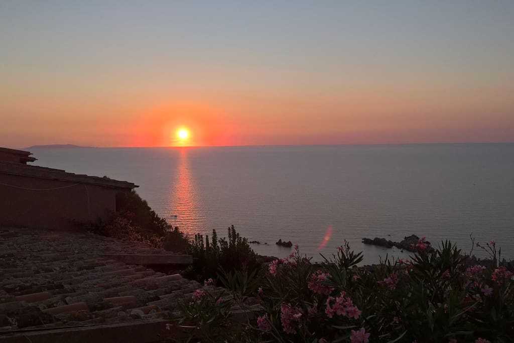 Tramonto sul mare dalla terrazza