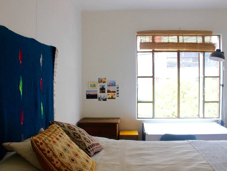 The bedroom/ el cuarto