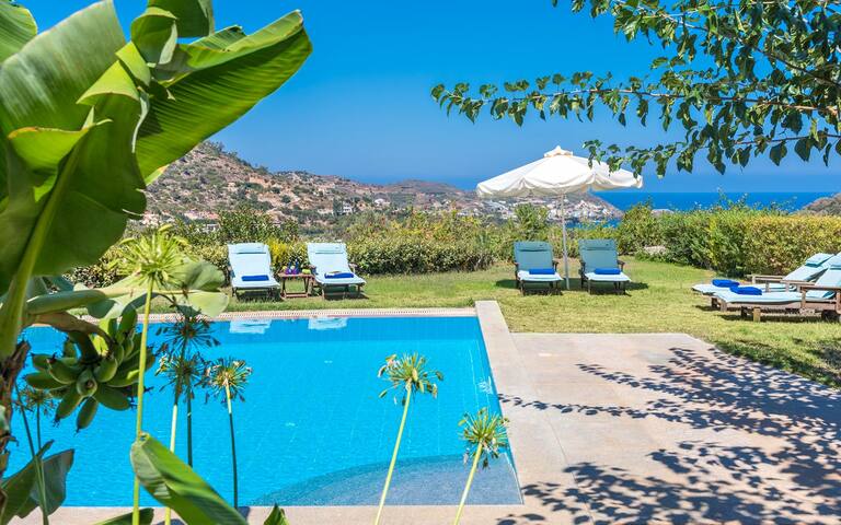 Villa Helios, 3 BD, 3 BA, private pool, sea views