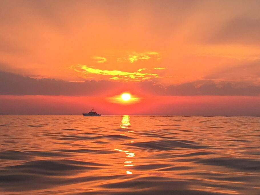 Den schönsten Sonnenuntergang hat man an der Ostsee. Nur 9 Min. entfernt