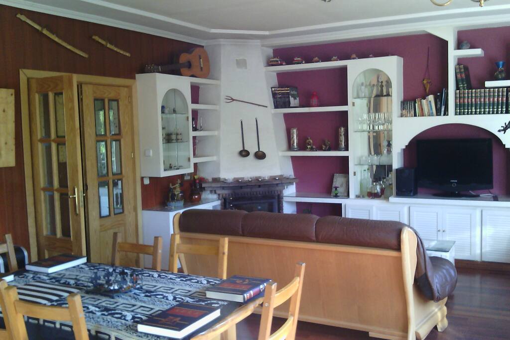 Fully furnished, chimney, amenities.