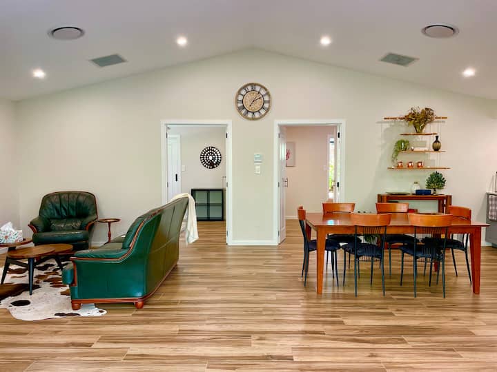Zoro's Nest - 2 Bed 2 Ensuite Holiday Home - Brisbane