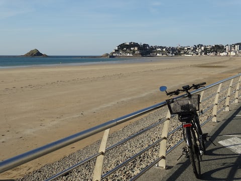 Successful Airbnb property: Quiet house 5 min walk to the beach in Pléneuf Val André
