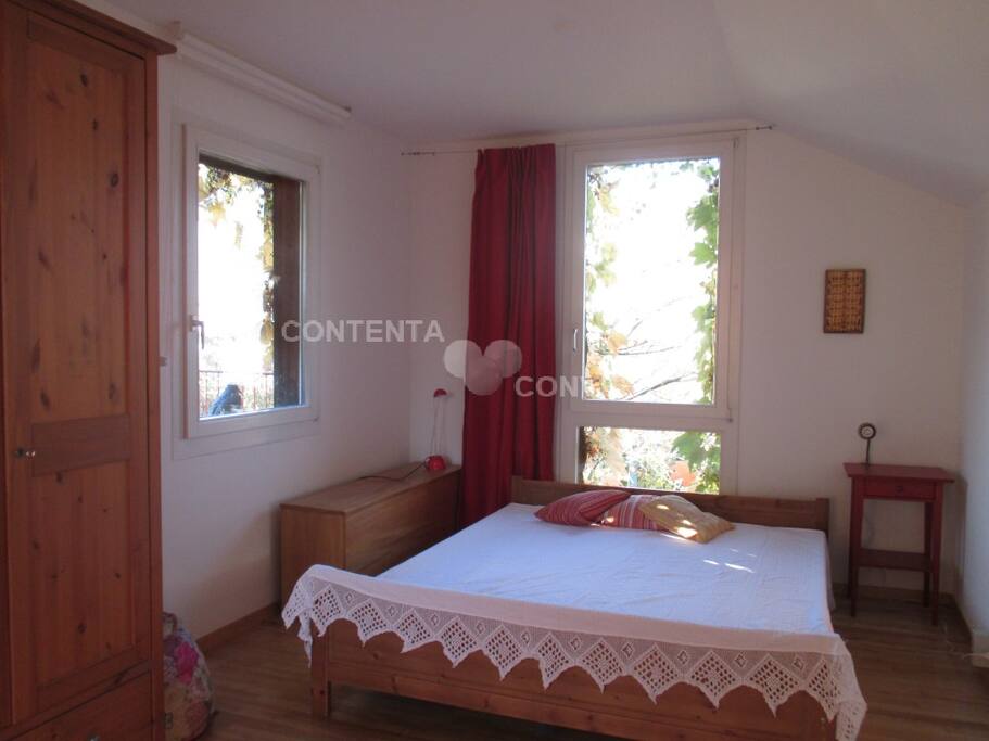 Dein helles und grosses Zimmer.
Your bright, tudy, clean and spacious room.