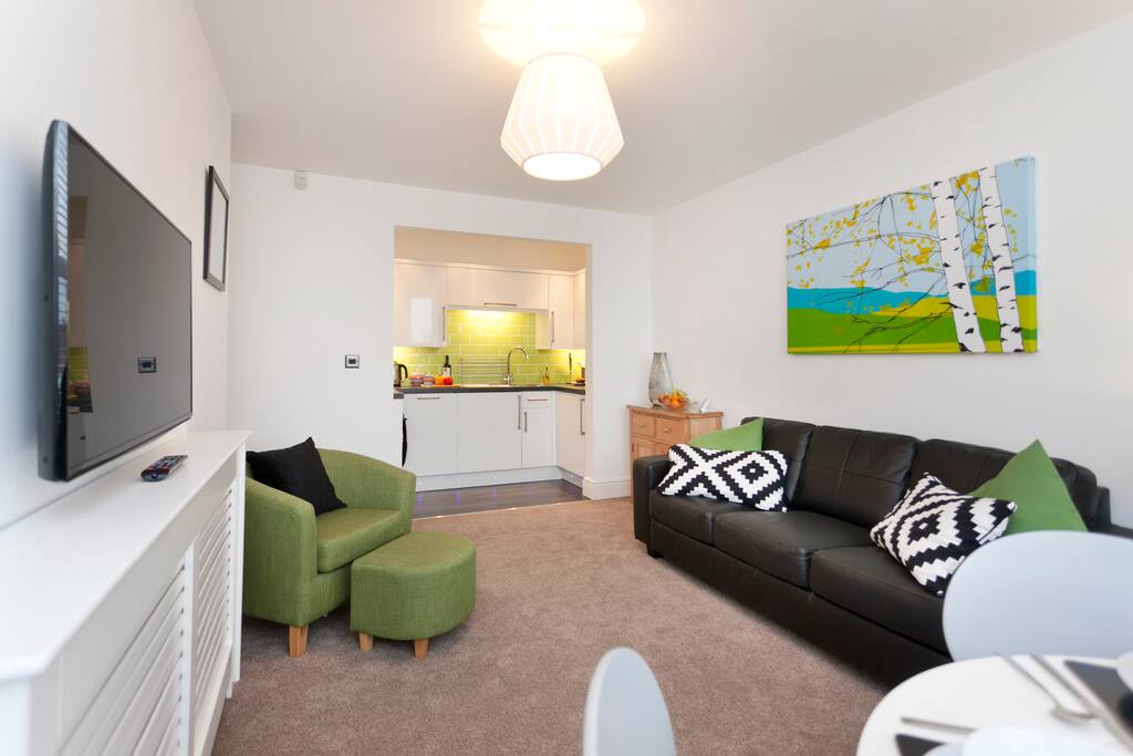 The Lounge / kitchen / diner has chilling out space as well as eating space and the TV is smart, so you can log into your Netflix Account alongside the usual channels