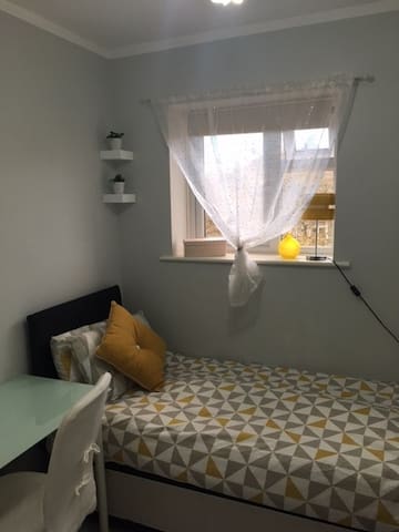 Single room, private shower room, breakfast