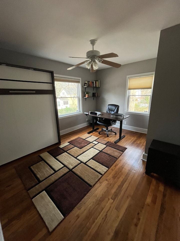 Stanza ufficio con letto matrimoniale Murphy