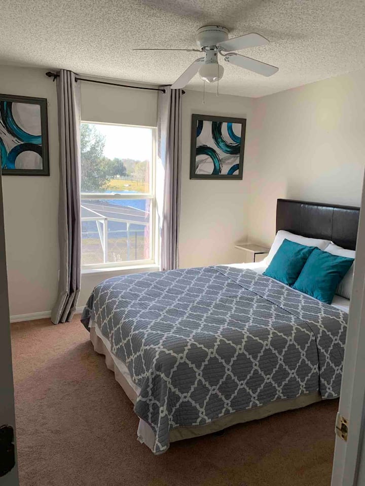 חדר שינה/מיטת Q למעלה 