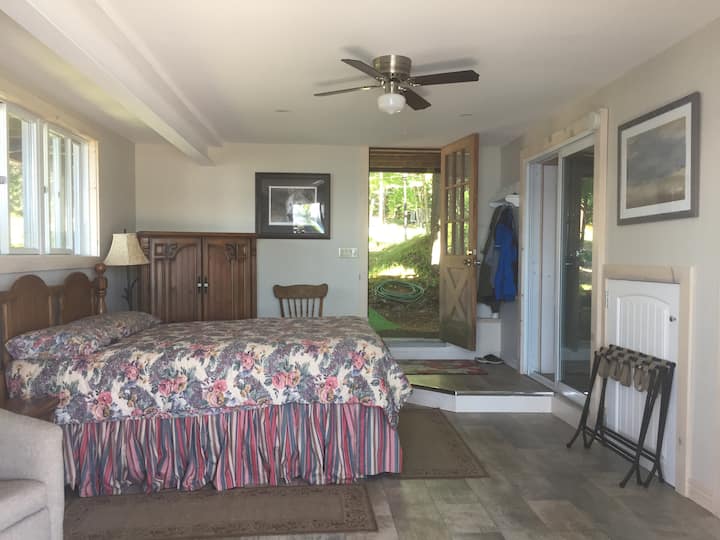 Chambre principale au niveau inférieur.