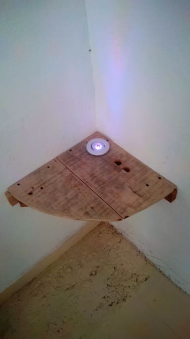 Luz de ambientación, tipo led, de colores -adicional a lámpara de noche- de la habitación 7