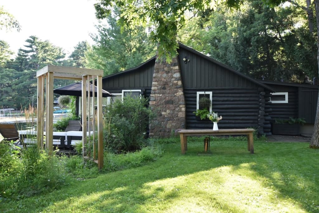Historic Log Cabin on Miner Lake Chain O' Lakes Cabins for Rent in