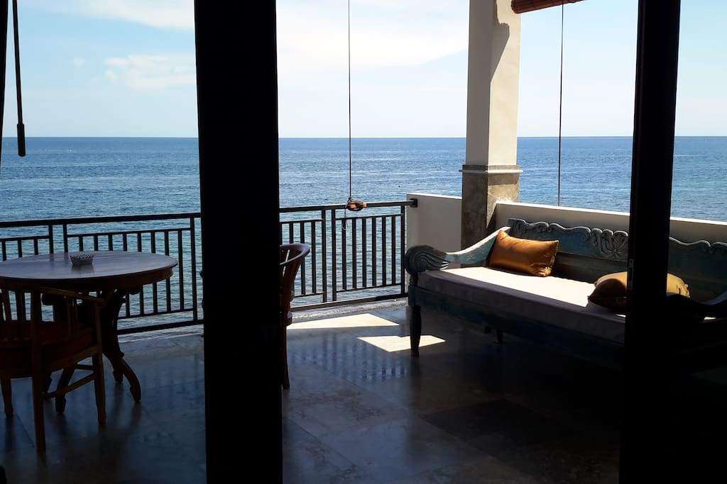 Balcony and daybed?