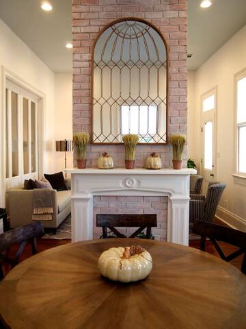 Upscale Oasis – Great For Groups – Close to FQ! gallery image 4