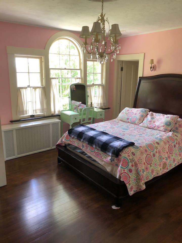 Top 10 Airbnb Vacation Rentals In Bemus Point, New York Updated 2024
