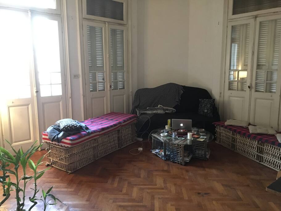 Livingroom / work space / AC