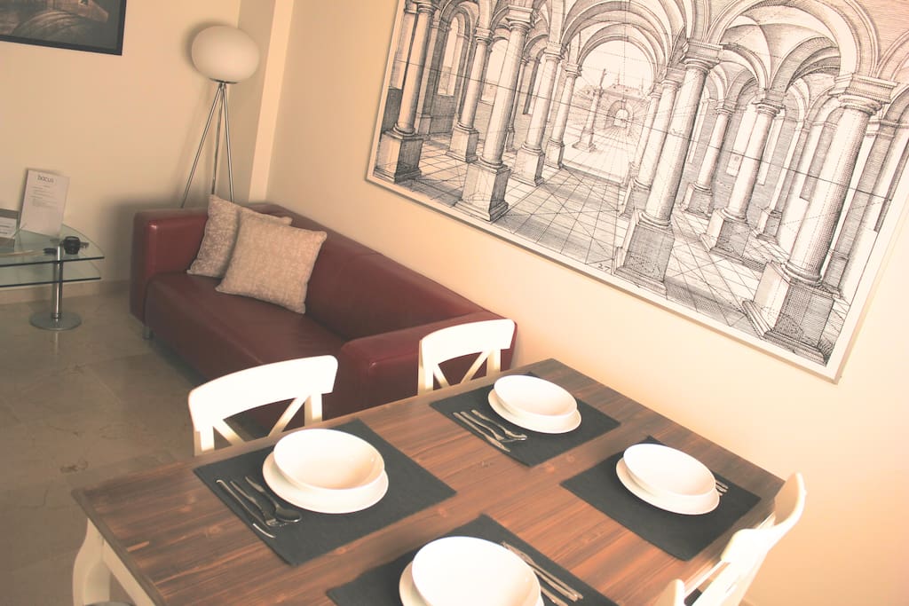 En el salón dispondrás de espacio para comer y descansar