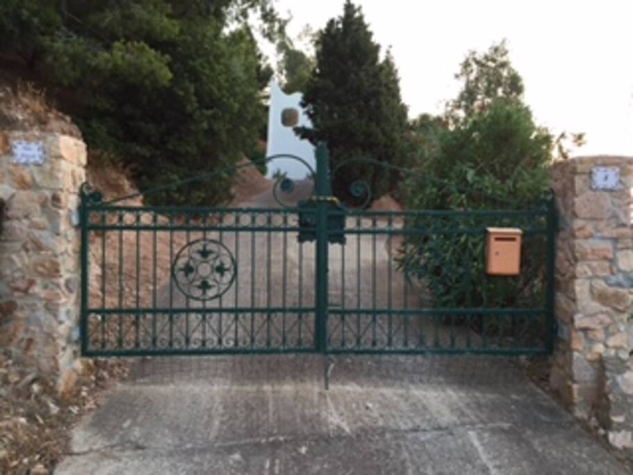 Entrance gate