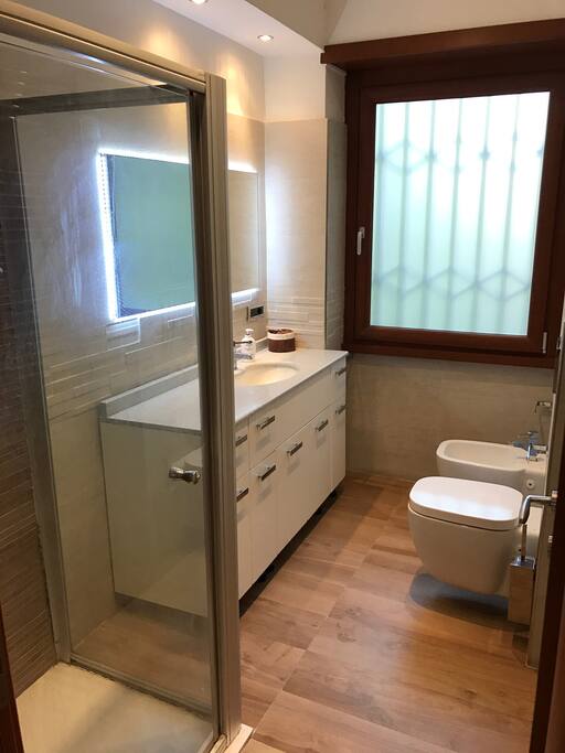 bagno con doccia