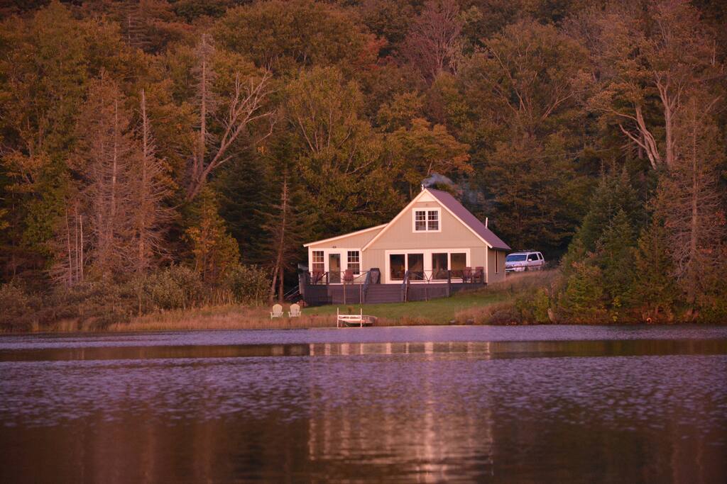 Mountaintop Lake Retreat Cottages for Rent in East Hardwick, Vermont