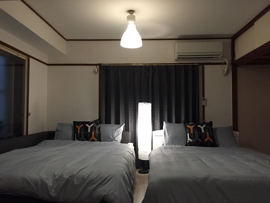 2 double size bed. 4 people.
