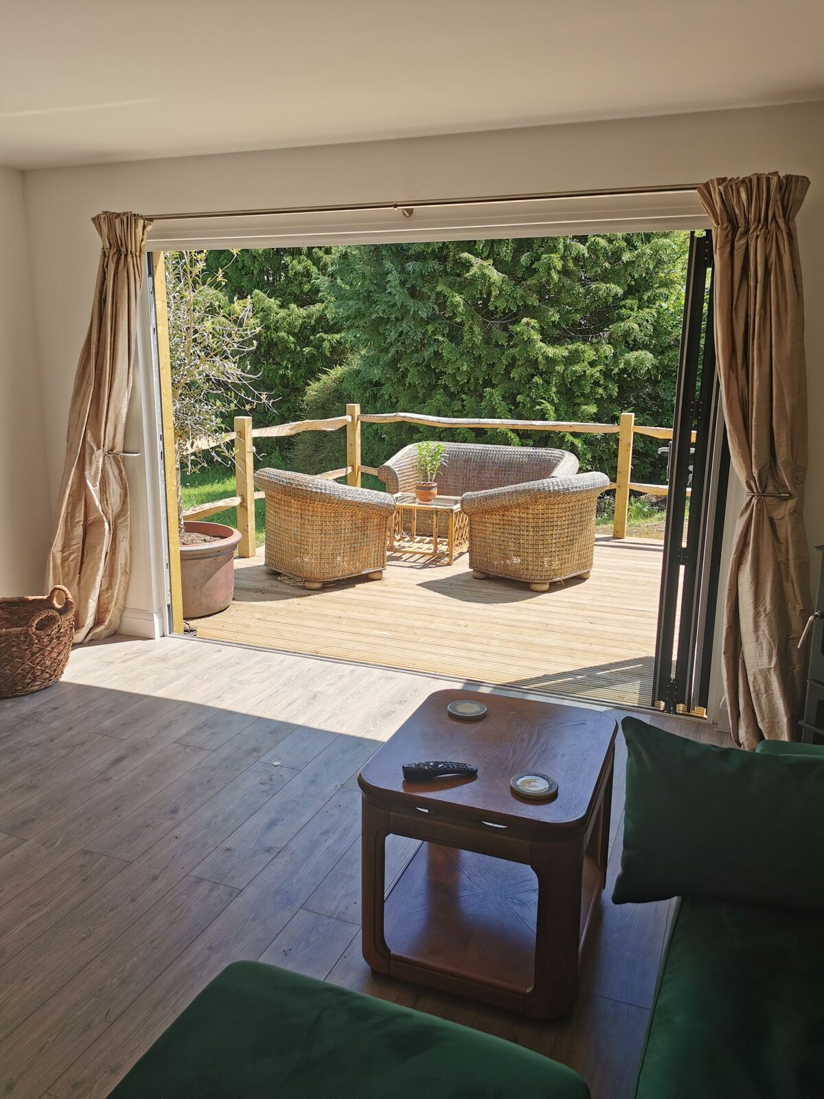 Popular Airbnb listing: Stunning wooden lodge in Purbeck Countryside in Corfe Castle