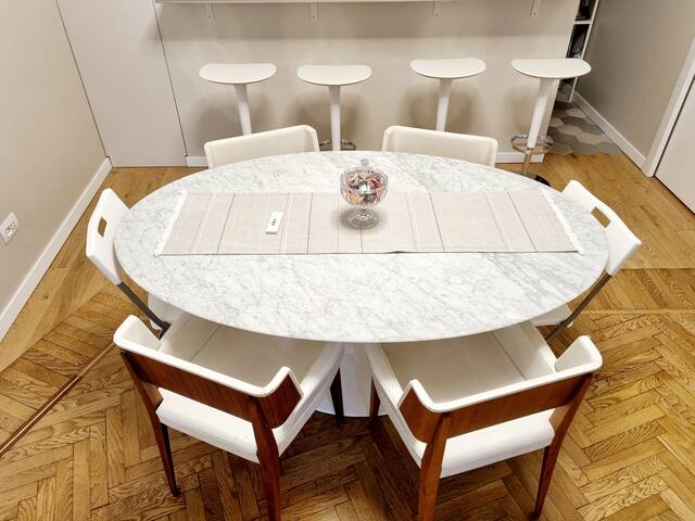 DOWNTOWN***** Erculea DUOMO ~ REAL MILANO gallery image 3