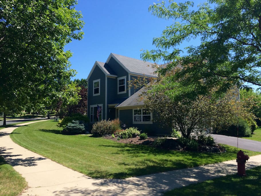 Beautiful 4 bedroom, 2.5 bath home, Just 3.9 miles from Hazeltine National Golf Course