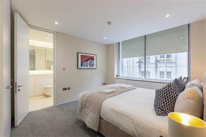 Spacious 2-Bed Luxury Living in the West End gallery image 3