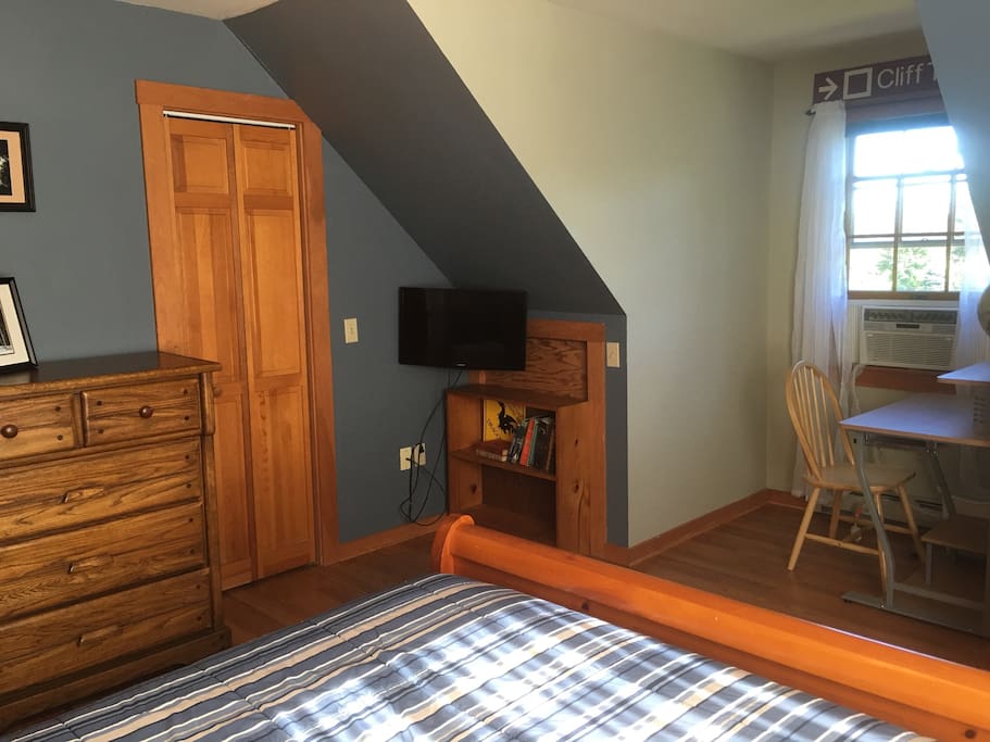 Desk, dresser, closet, TV and AC available in season