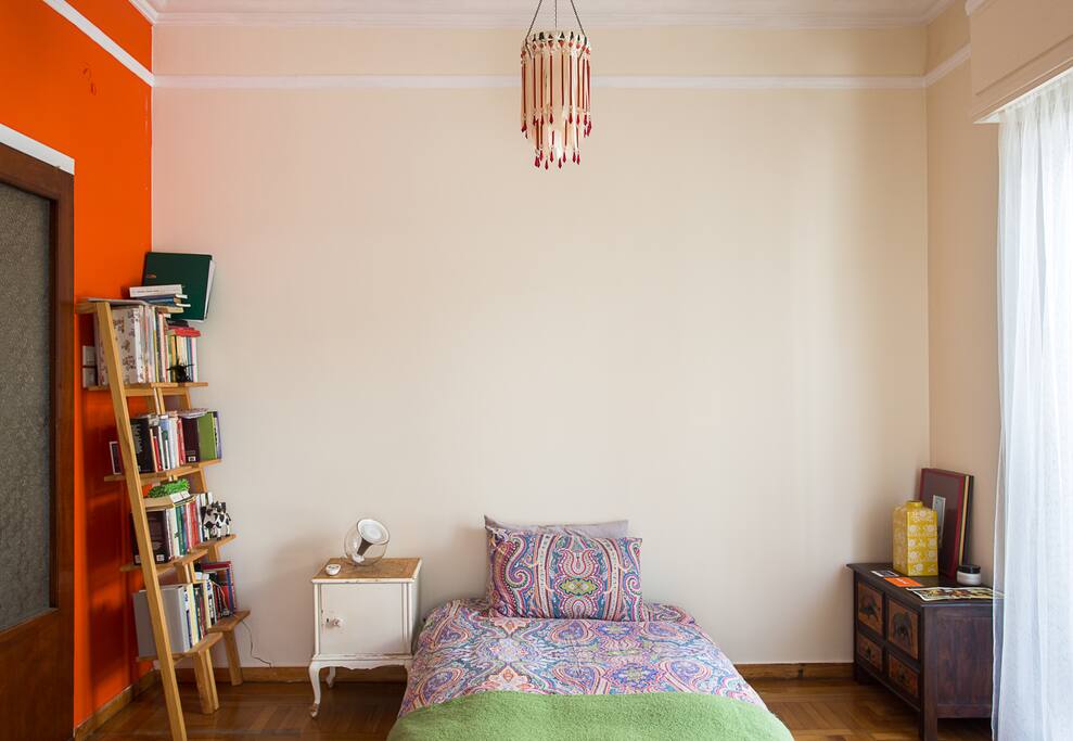 the guest' s bedroom