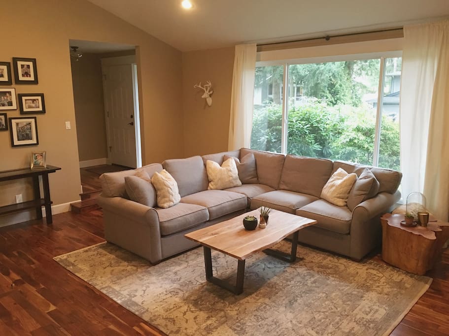 Large, open great room for relaxing