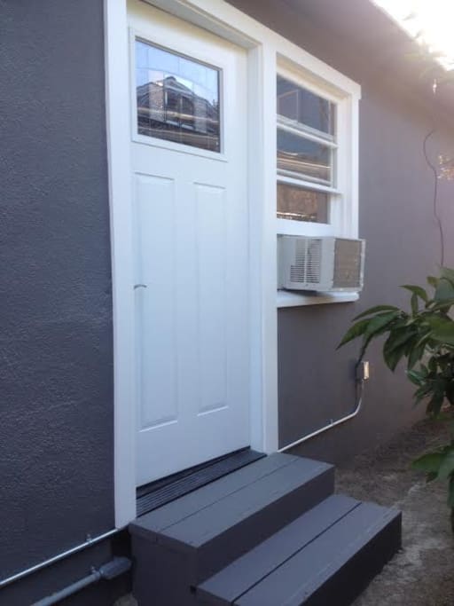 NEW - exterior private entrance