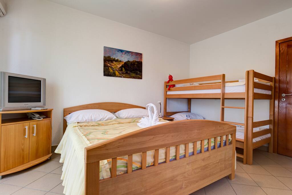 Studio apartment suitable for 4 people, with one double bed and bunk beds.