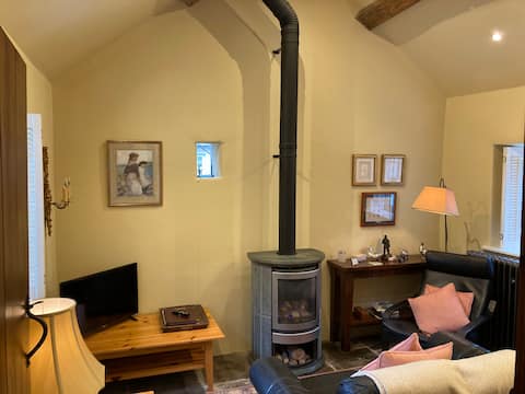 Successful Airbnb property: Barn Cottage - Bakewell …with EV charging pod in Bakewell