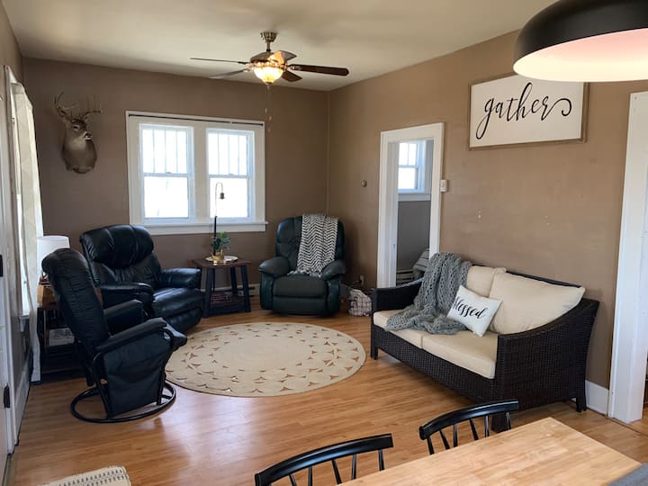 Entire House For Fishing, Hunting, Or Passing By! - South Dakota